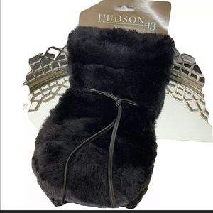 Hudson 43 Wine Bag Faux Fur Black #J6